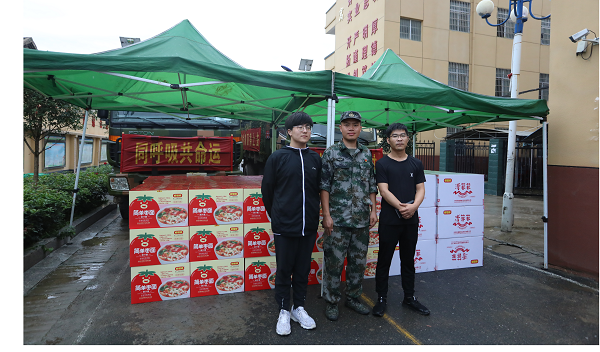 上前線送溫暖，好想你集團赴固始縣慰問抗洪一線人民子弟兵